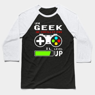 Un Geek ne vieillit pas Baseball T-Shirt